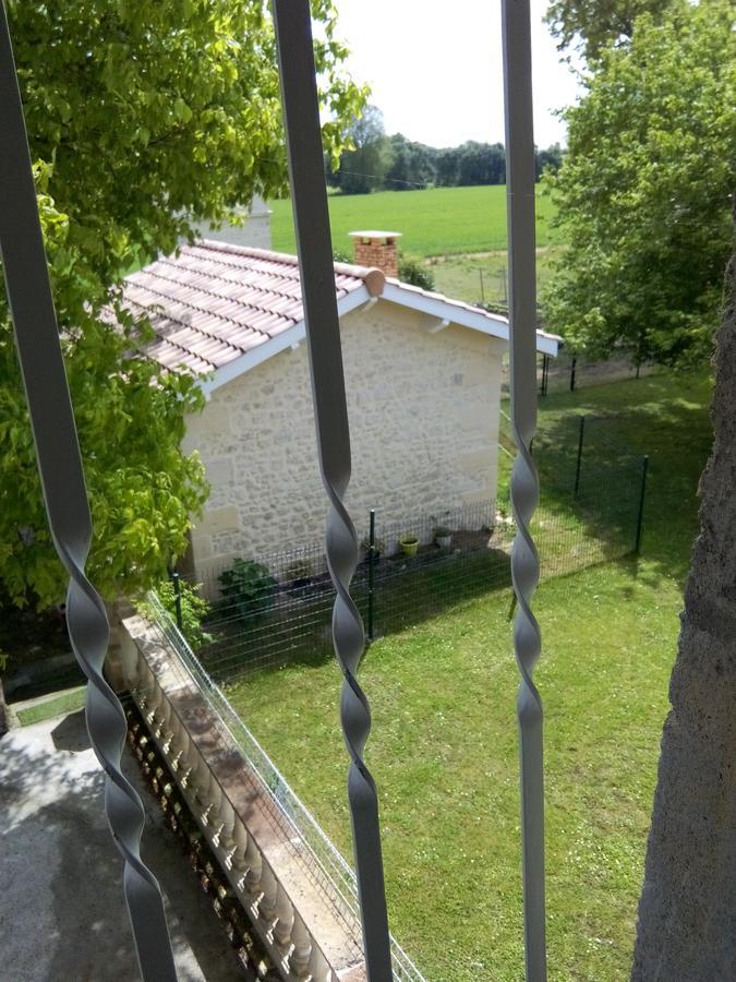 Chambres D'Hotes Chateau Pierre De Montignac Civrac-en-Médoc Esterno foto